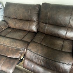 Brown Leather Reclining Loveseat – Great Condition