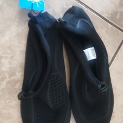 Brand New Men's Water Shoes Size 13
