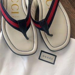 Gucci flip flops 