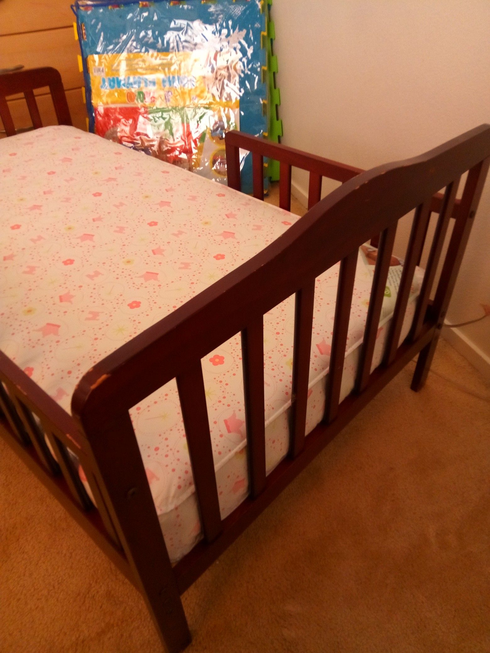 Kolcraft Pediatric 800 Toddler Crib & Mattress. for Sale in Las Vegas