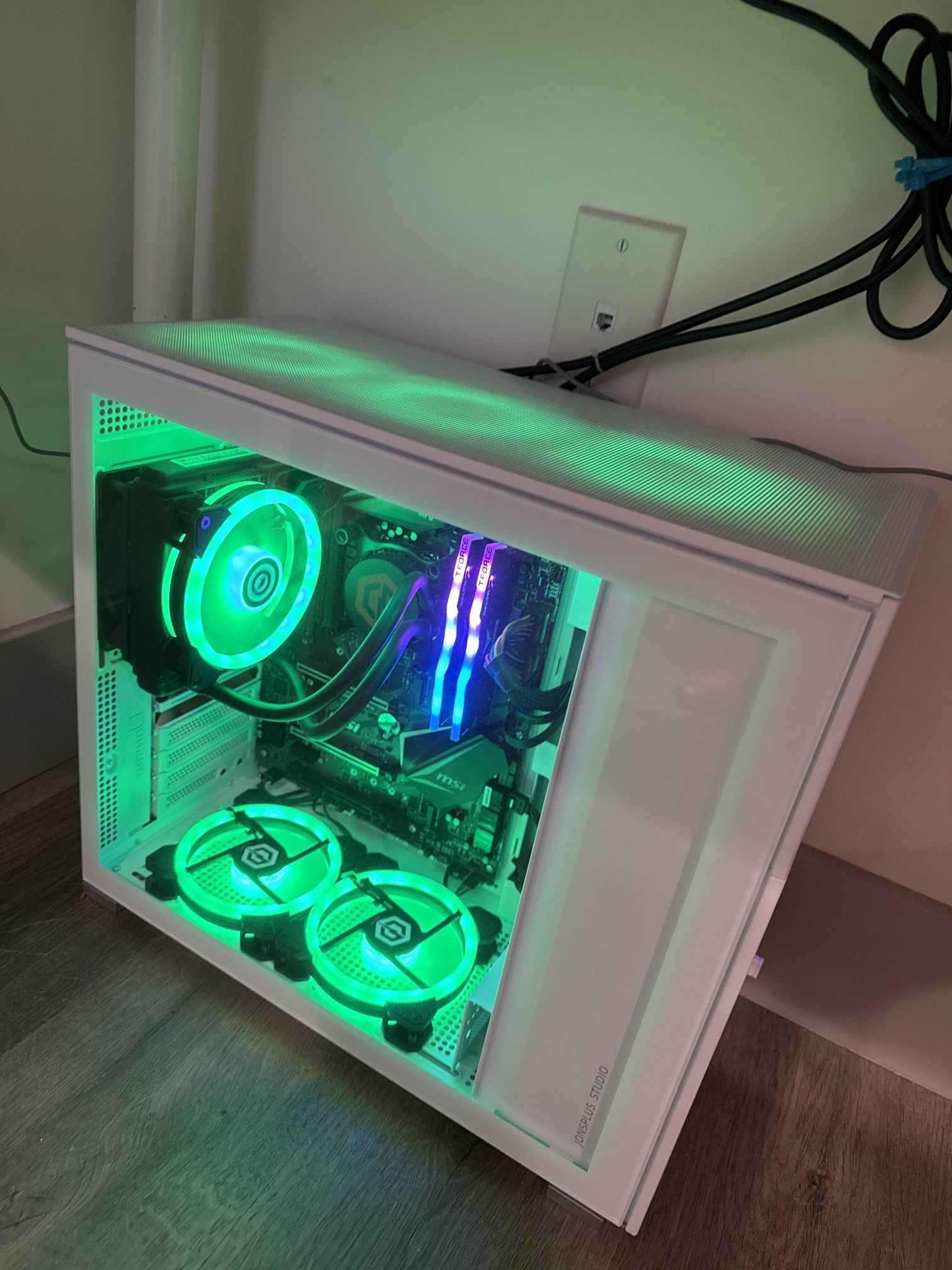 Used Pc / white