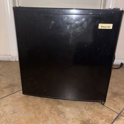 Magic Chef 1.7 Cu Ft Mini Fridge Black