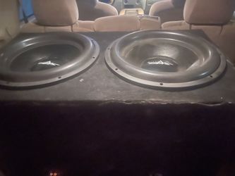 2 18’s scar speakers in box great condition