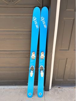blue DPS Lotus 120 skis - look pivot bindings