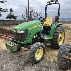 John Deere Tractor 4520