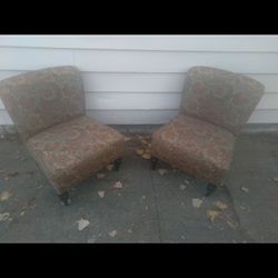 2 Matching Accent Chairs 
