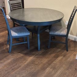 Round Table 3 Chairs 