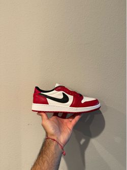 Air Jordan 1 Low (GS) Size 7Y / Women’s 8.5 - NEW