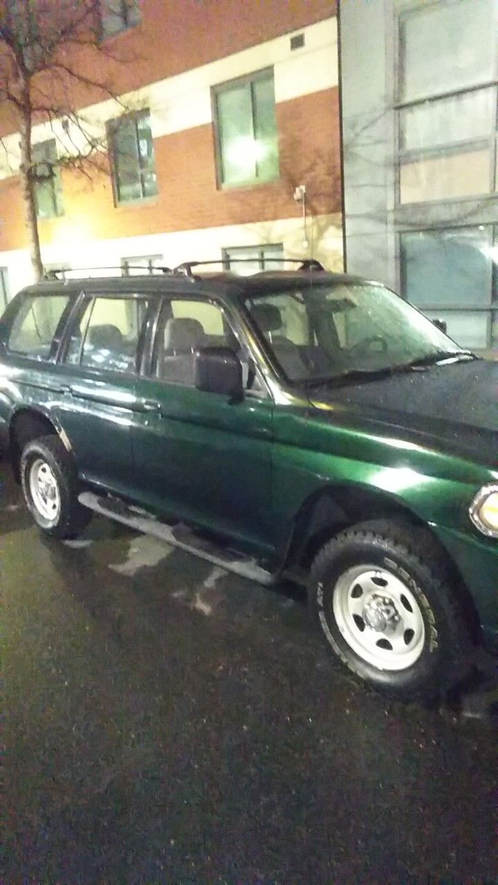 2002 Mitsubishi Montero