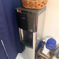 Primo Hot And Cold Upright Cooler