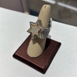 14k White Gold Diamond Star Ring