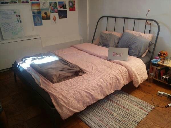 Queen size bed + mattress