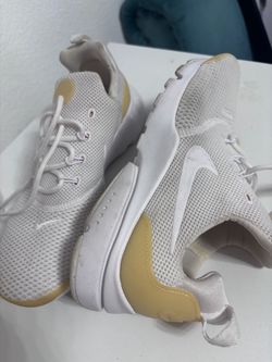 Nike Women’s WhiteSneakers – Size 6 – $30