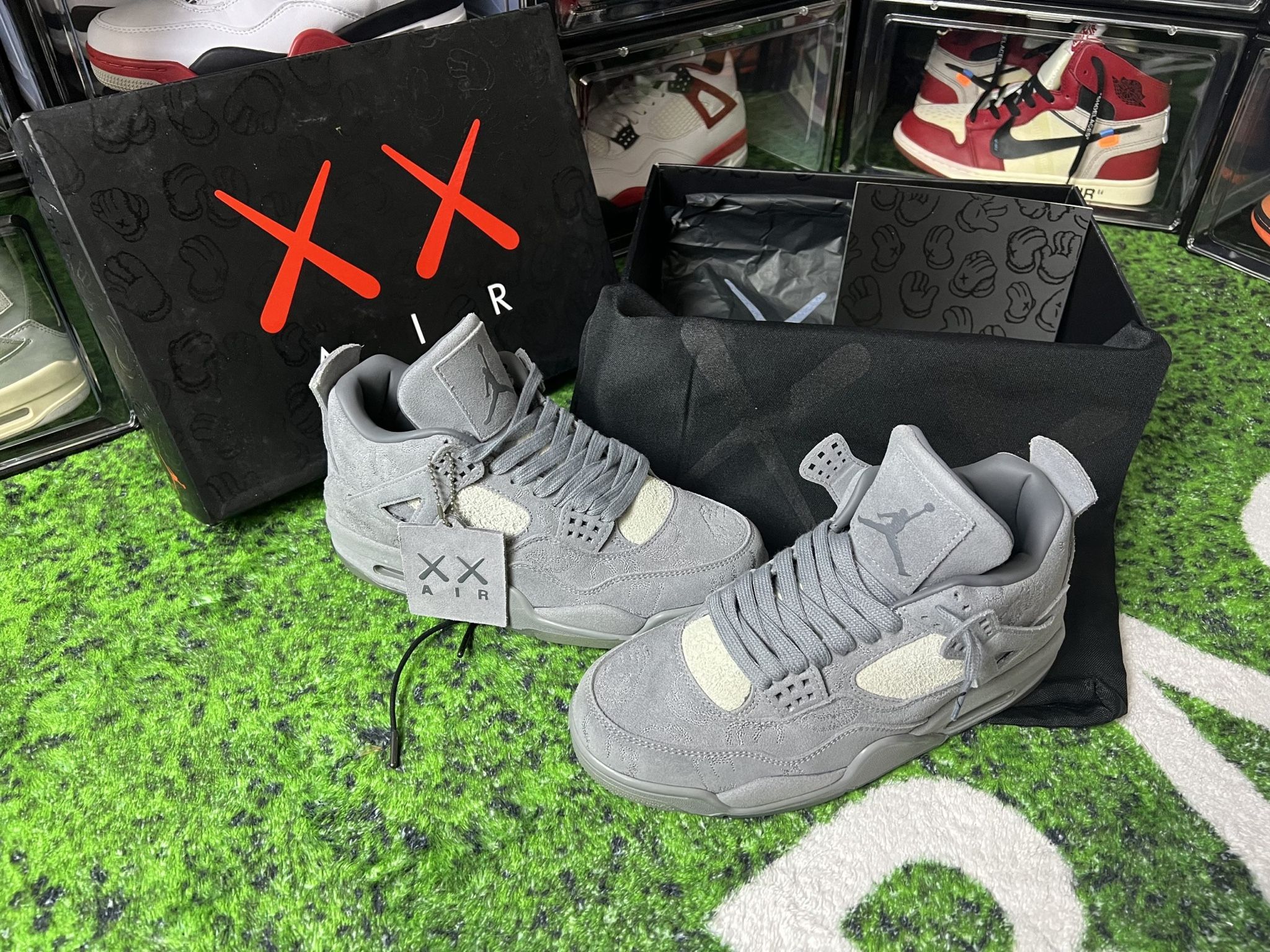 Air Jordan 4 Kaws