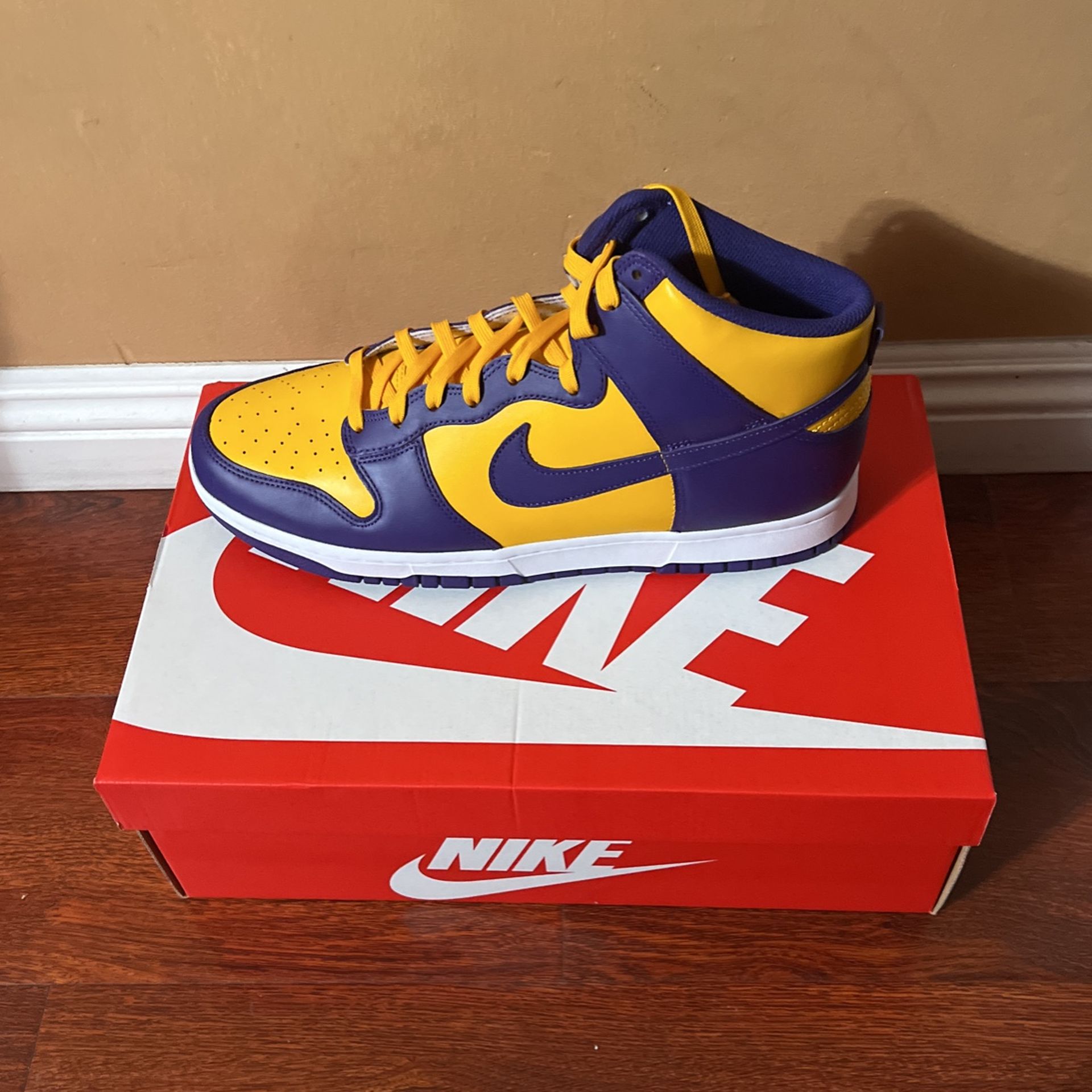 Nike Dunk High Lakers Size 13