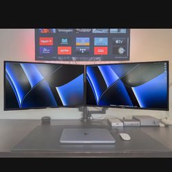 🖥️✨ READ DESCRIPTION-1 Samsung 32” UHD Monitors – Original Box + Table Stands! ✨🖥️