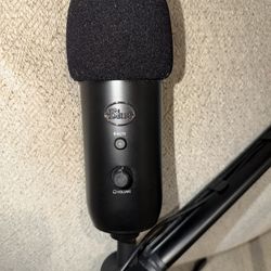 Blue Yeti USB Microphone (model A00132)