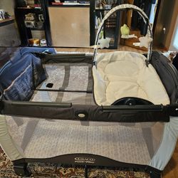 Graco Pack 'N Play Playard Reversible Napper & Changer XL