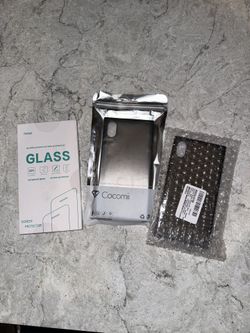 iPhone XR (set of 3)2 Cases And 2 Screen Protectors!
