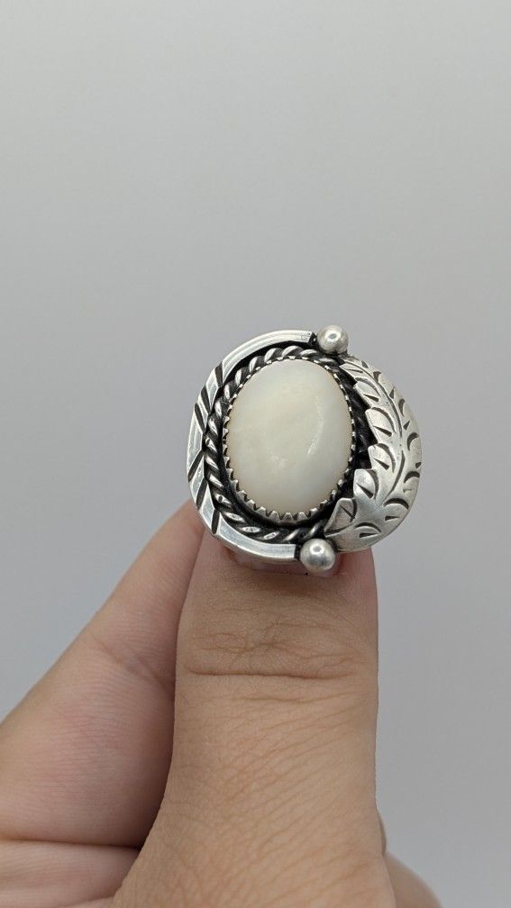 Vintage Navajo Mother Of Pearl Native American Ring Size 7 3/4