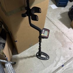 Fisher F22 Weatherproof Metal Detector