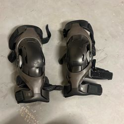 POD V2 Black Knee Braces Size XS/SM