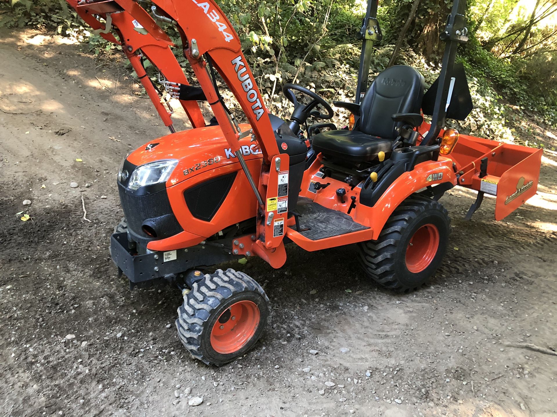 Kubota Bx2380 tractor loader