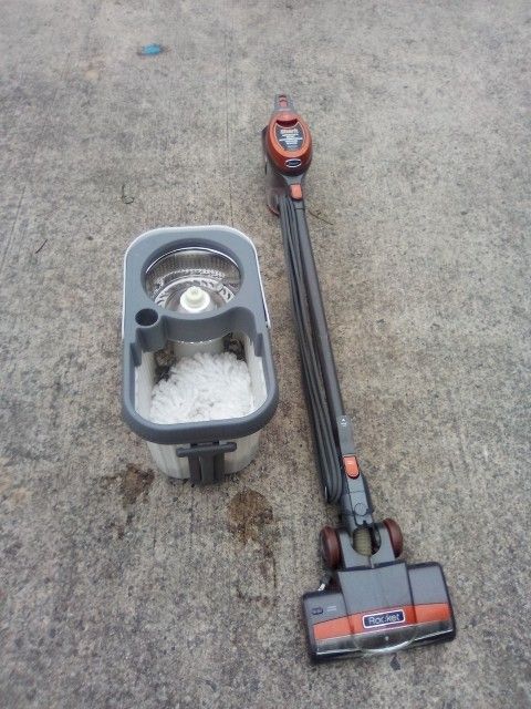 Shark Rocket Vacuum+Bucket