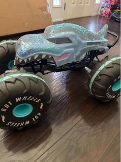 Monster truck XL Mega Wrex
