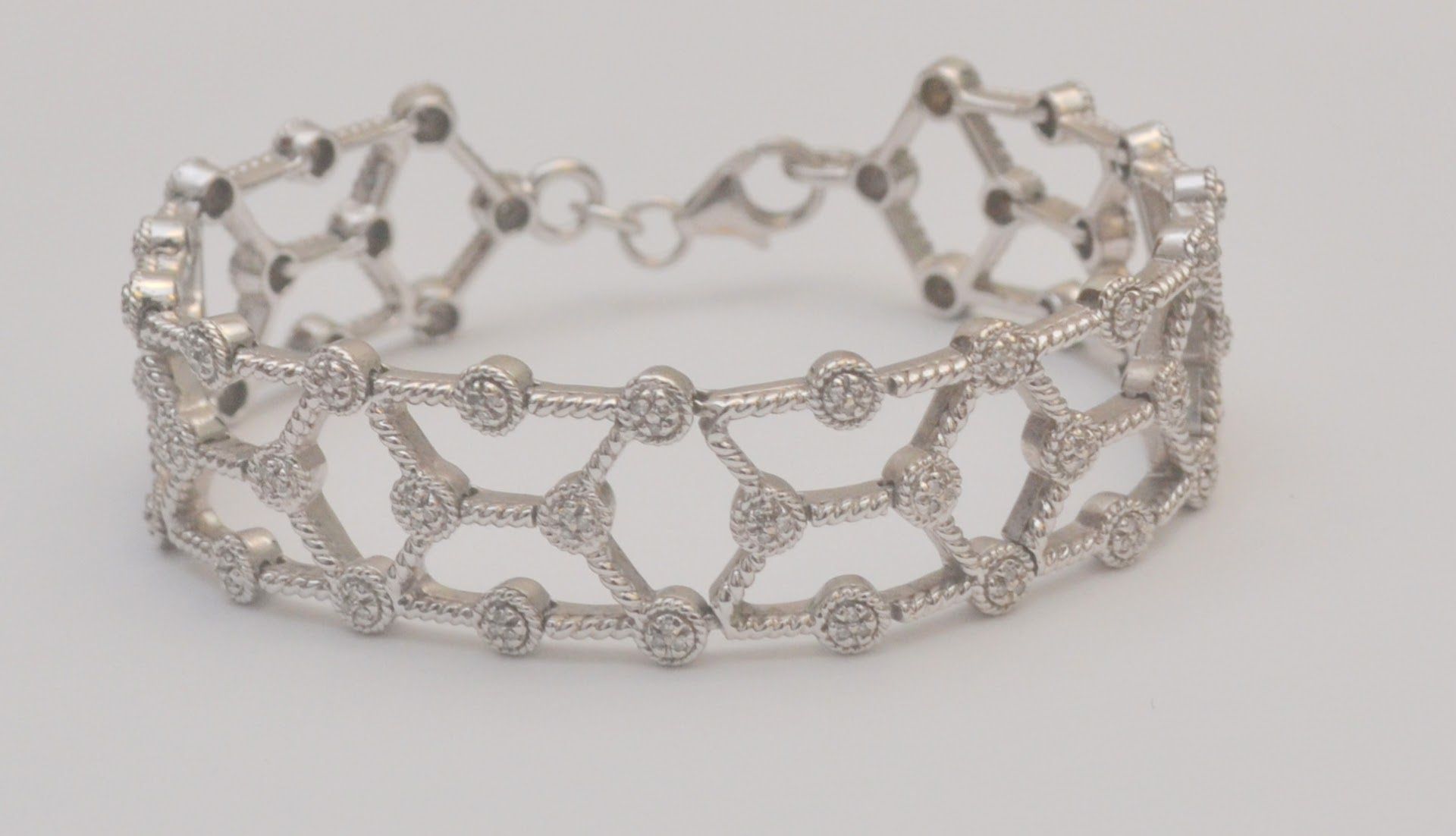 White gold diamond bracelet 14k Wide mesh 0.78 Tcw round stones 7 inches