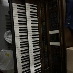 Lowrey Organ 