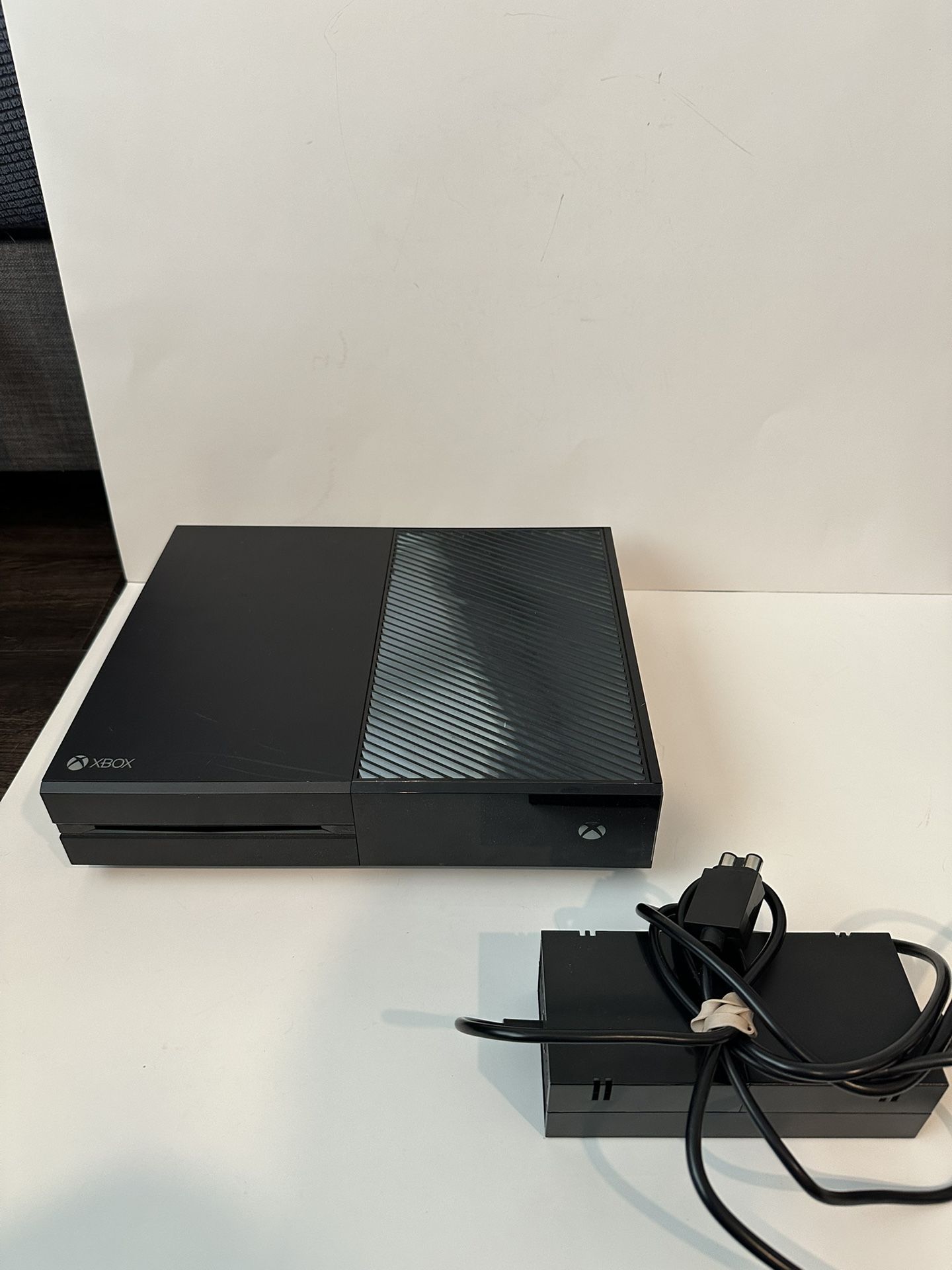 Not tested XBox one + power cord NO Controller