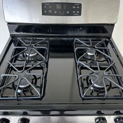 GE 30 inch wide 5 Cu.Ft standing Gas Range Cooktop.