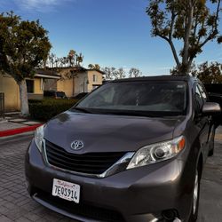 2014 Toyota Sienna