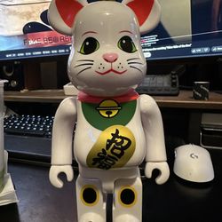 🚨Beckoning Cat Invintation Bearbrick 400%🚨
