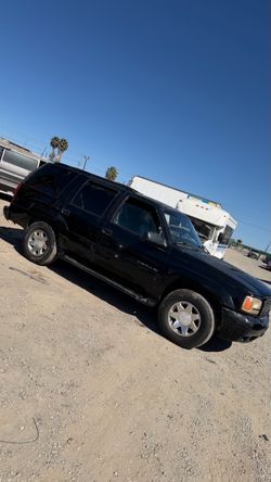 2000 Cadillac Escalade