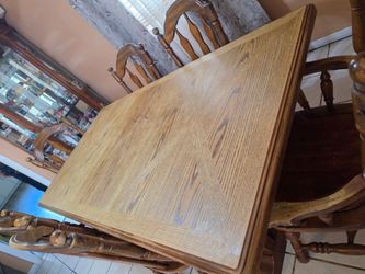 USED Dining table for 6 with extension