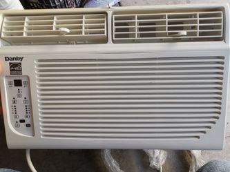 Danby window ac 6000btu open box never used