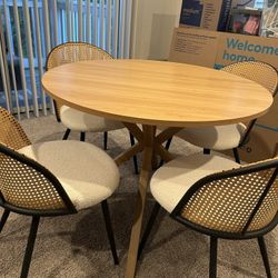 Circular Dining Room Table w/ 4 Chairs 
