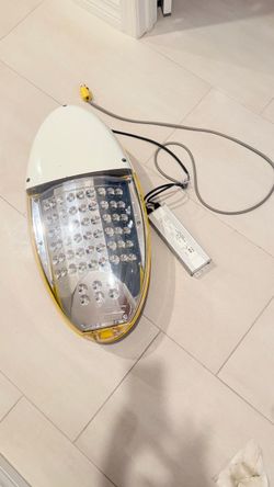 Heavy-duty commercial-grade LED area/roadway light