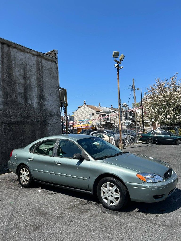 2006 Ford Taurus