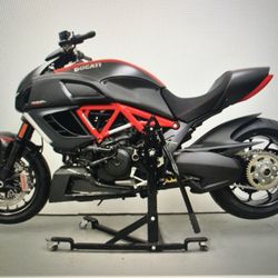 Ducati Diavel MOTOMFG Lift - Like New