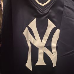 NEW NY YANKEE MEN SMALL JERSEY $60 Great Deal