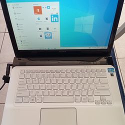 Laptop Sony windows 10 500gb Ram 4gb i5 only works when is plugged $25 firm