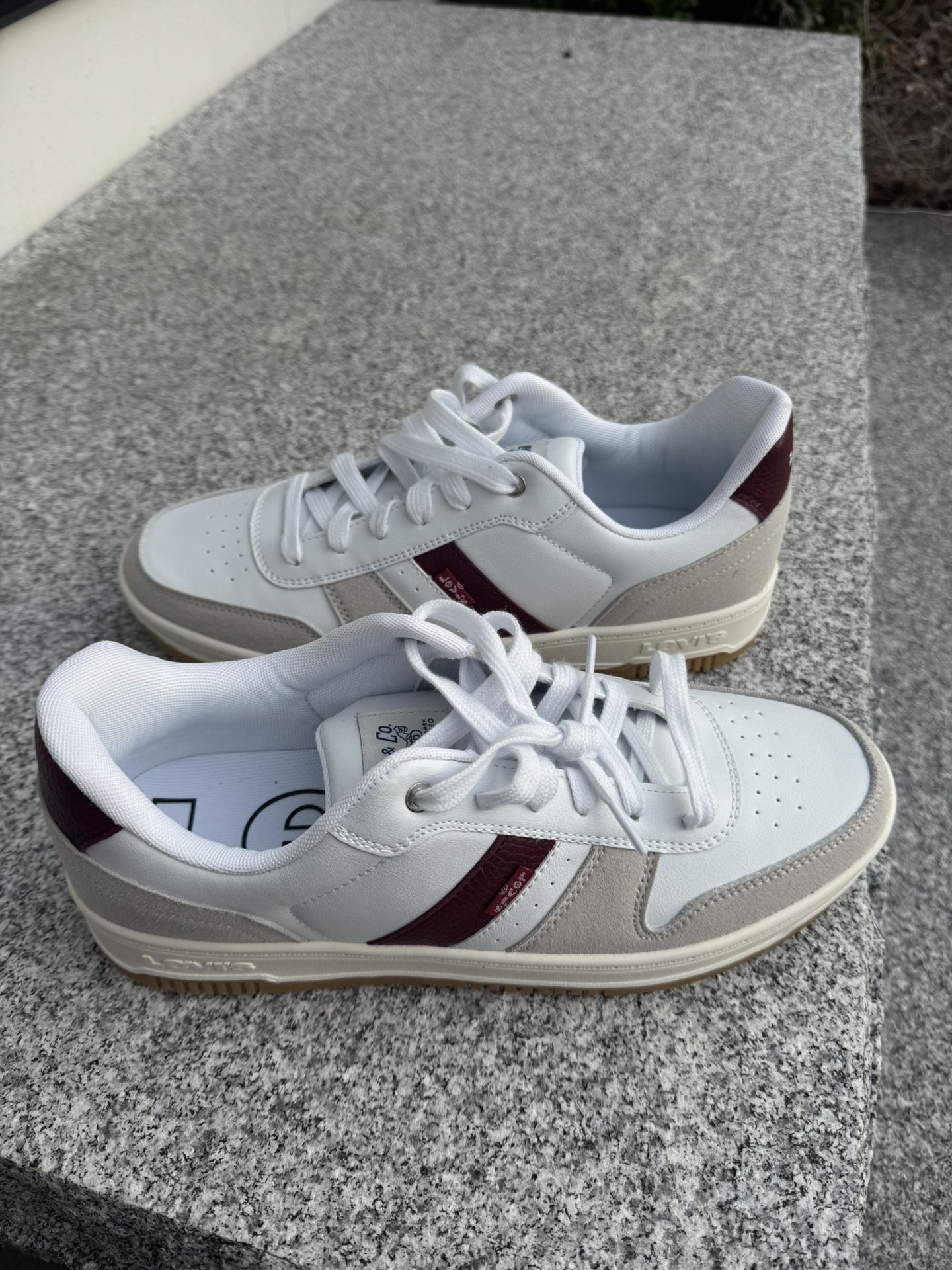 Men's Classic Levi Sneakers size 9 Brand New