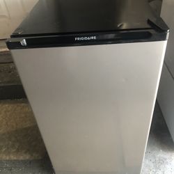 Frigidaire Refrigerator 