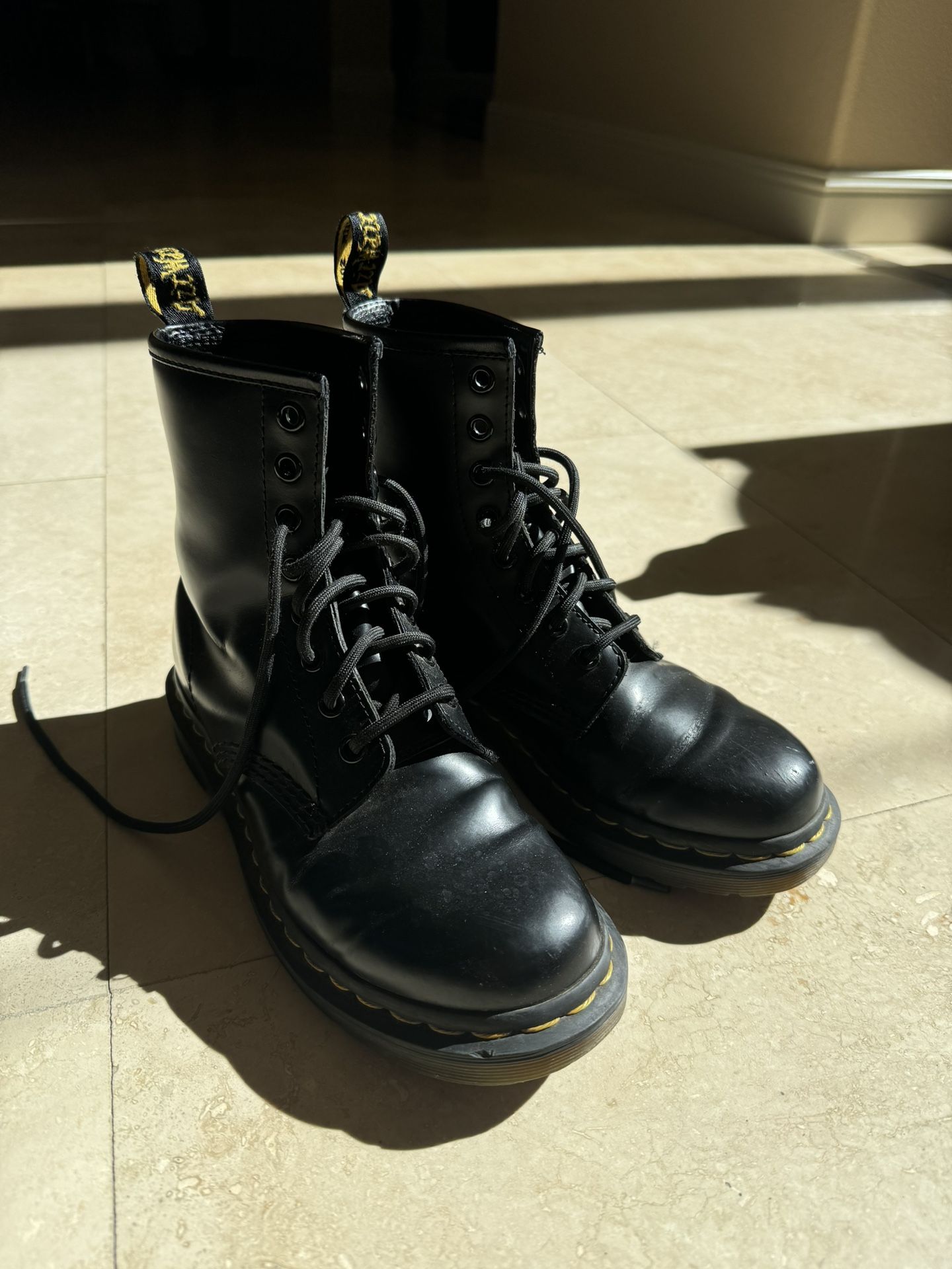 Womens Size 6 Doc Marten Lace Up Boots