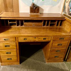 FREE Vintage Solid Oak Rolltop Desk & Chairing 