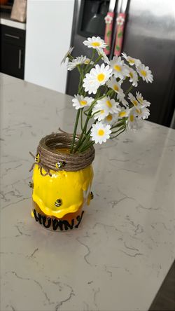 Hunny Jar Centepiece