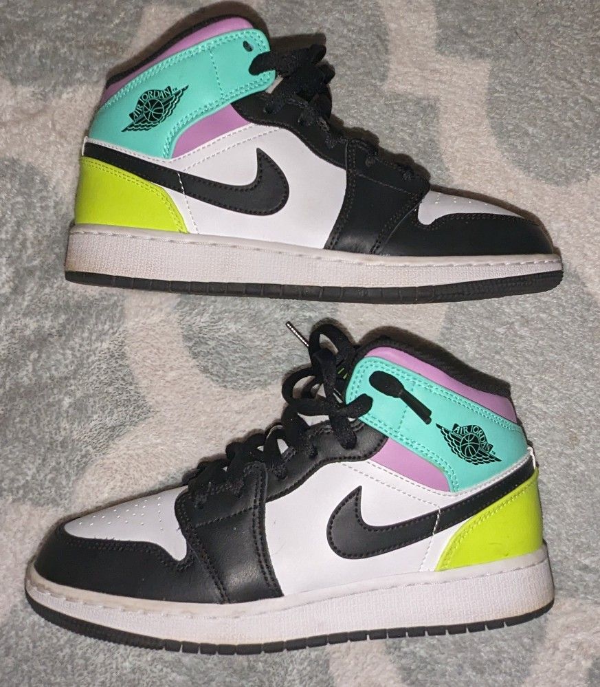 Nike Air Jordan 1 Mid GS Pastel black toe Great condition: with toe protectors